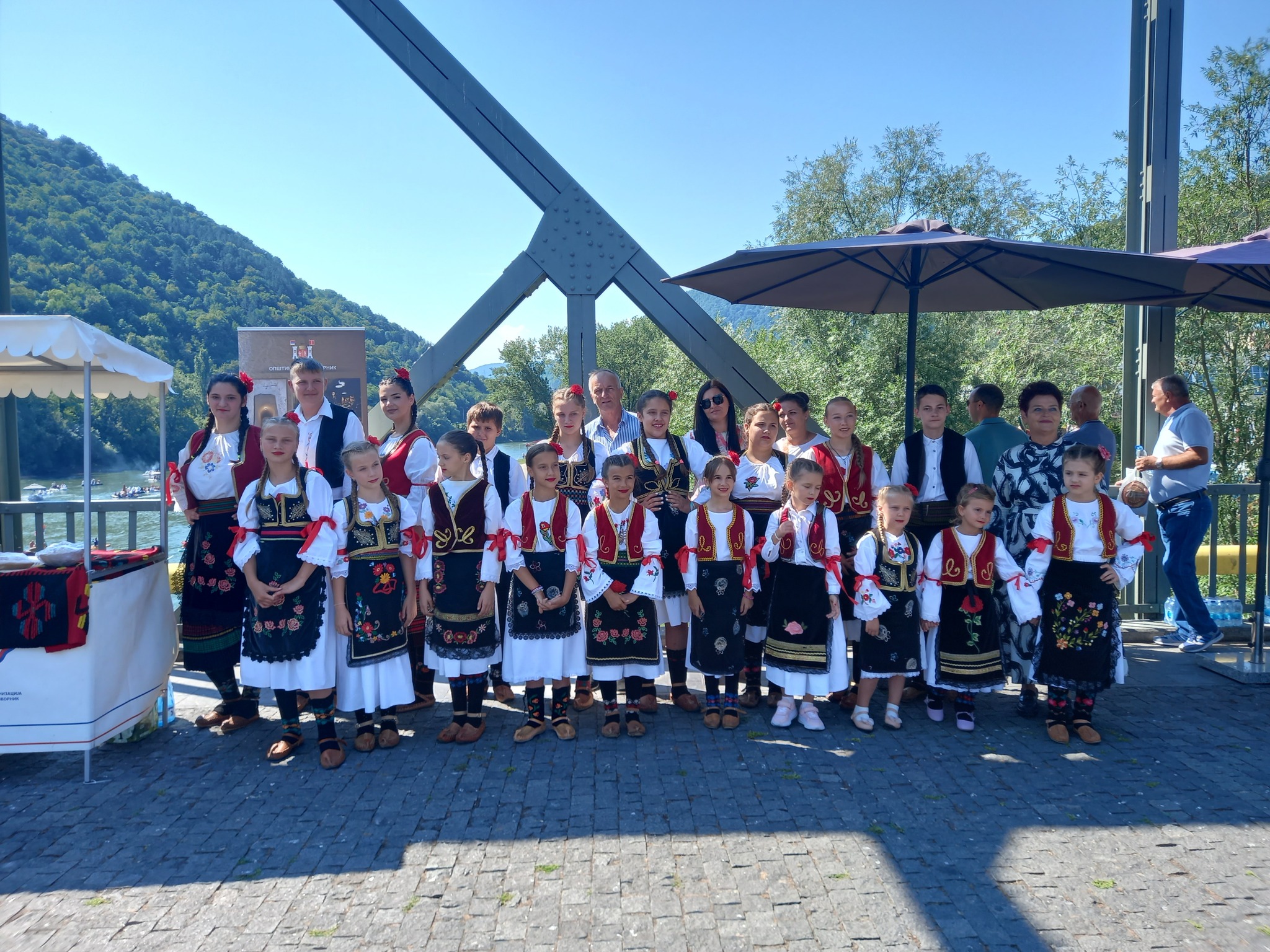 „Људи и мостови”